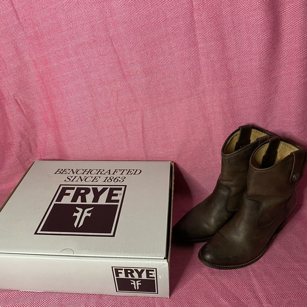 FRYE Jackie Button Short boots in Slate